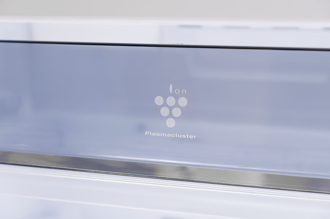 Холодильник, 2х дверный, верхняя морозилка, цвет: черный, стекло, класс A++, SJ-XP59PG-BK (SJXP59PGBK)